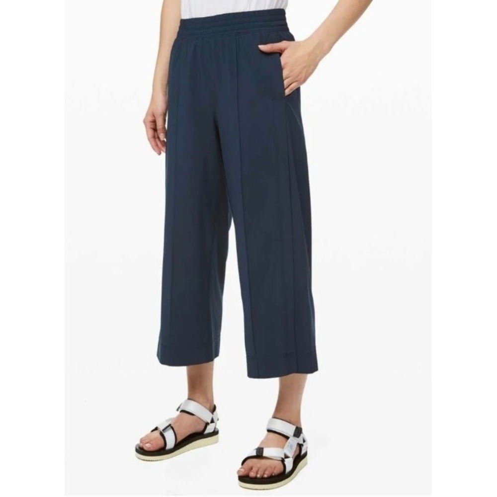 Lululemon Wanderer Culotte Wide-Leg Pants Travel True Navy Blue Size 8 New